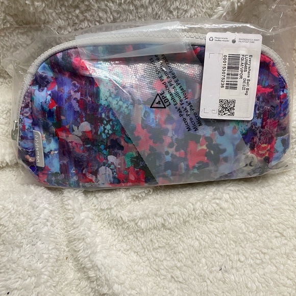 LULULEMMON WAIST BAG FANNY PACK Belt Bag Color Floral/Multi NWT - Picture 8 of 13